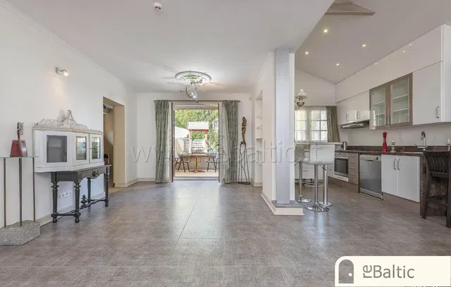 Küche; blick, küchengeräte, tageslicht, fliesenboden, renoviert, moderner stil