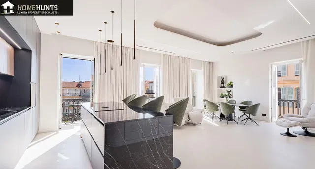 Kuchyně; výhled, moderní styl, přirozené světlo