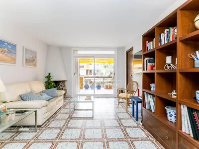 Wohnzimmer; tageslicht, fliesenboden, moderner stil, blick