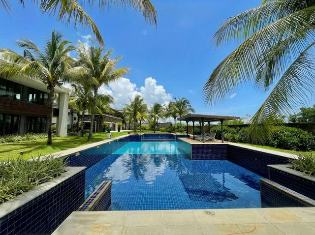 Huis en omgeving; uitzicht, tegelvloer, natuurlijk licht