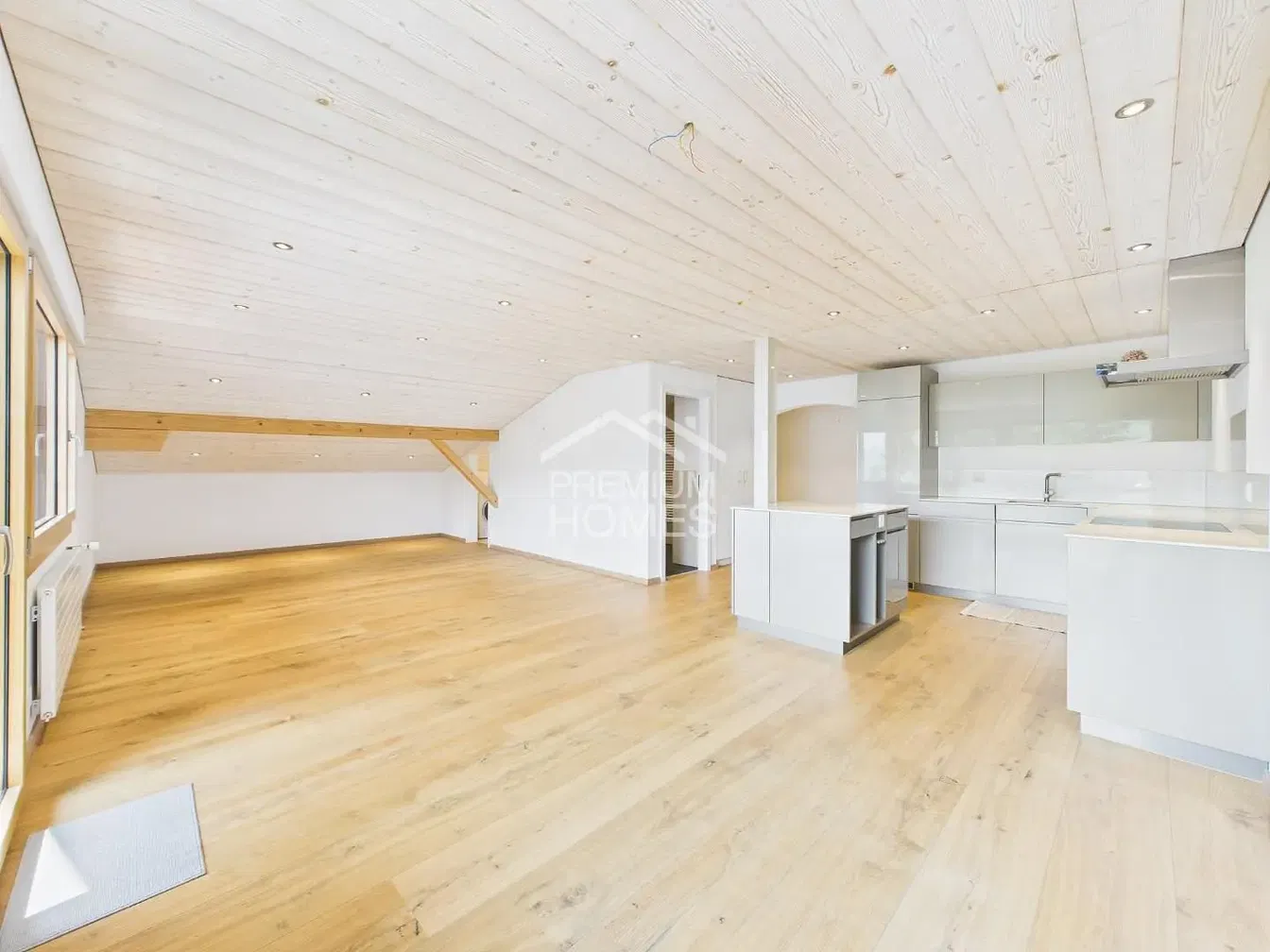 Cuisine; parquet, lumière naturelle, style moderne, rénové