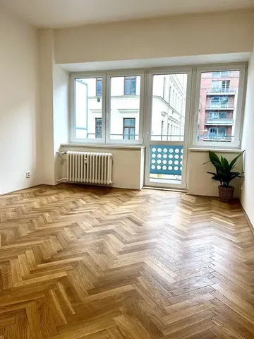 Wohnzimmer; blick, holzboden, tageslicht