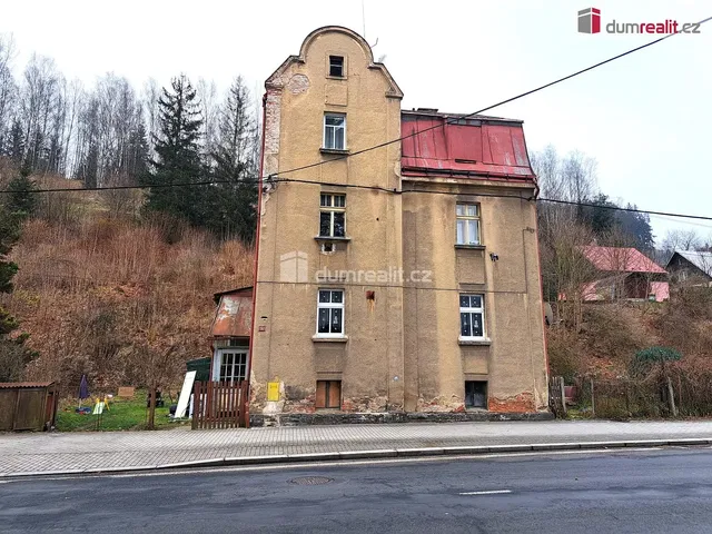 Haus und umgebung; renovierungsbedürftig