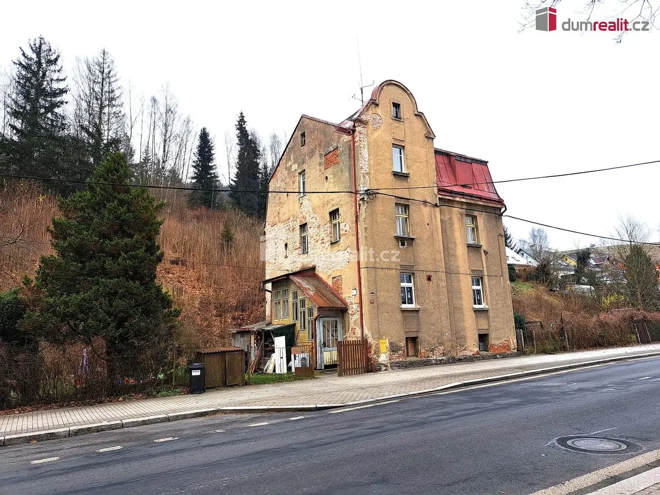 Haus und umgebung; renovierungsbedürftig