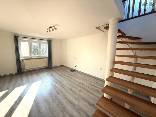 Wohnzimmer; tageslicht, fliesenboden