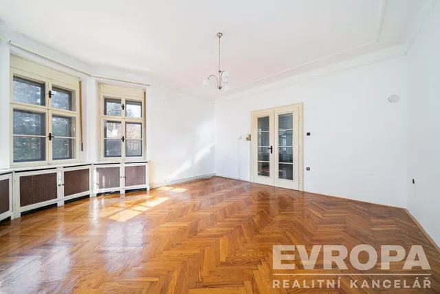 Salon; parquet, lumière naturelle