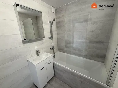 Badezimmer; fliesenboden, renoviert, tageslicht, moderner stil