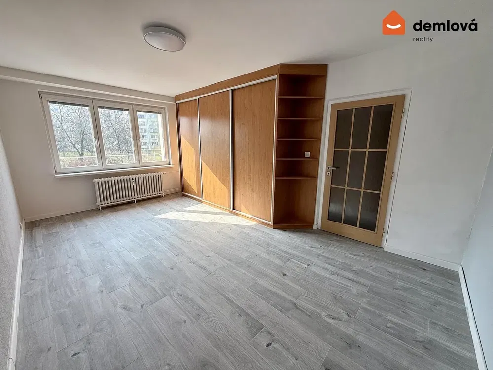 Schlafzimmer; tageslicht, fliesenboden, renoviert