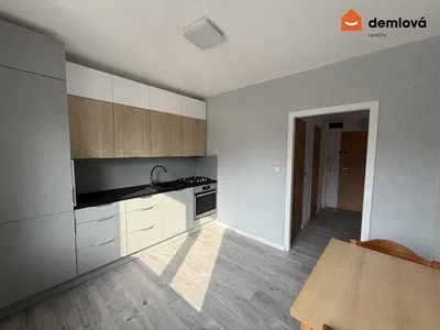 Küche; küchengeräte, fliesenboden, tageslicht, moderner stil