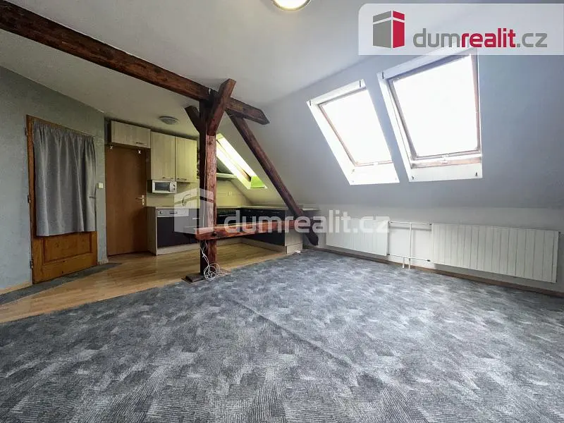 Kinderzimmer; holzbalken, holzboden, tageslicht, moderner stil