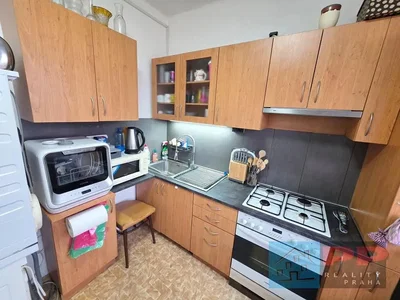 Cocina; electrodomésticos, suelo de baldosas