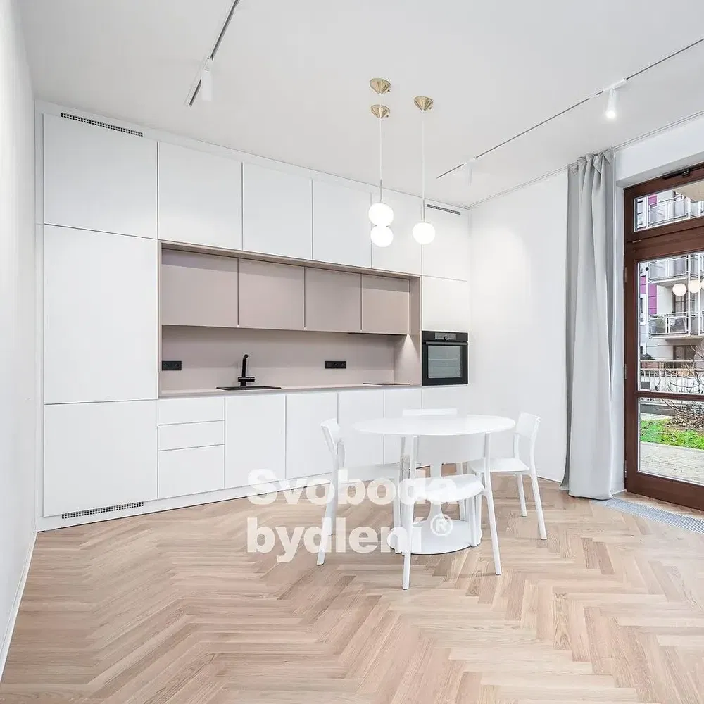 Küche; blick, holzboden, moderner stil, renoviert, tageslicht