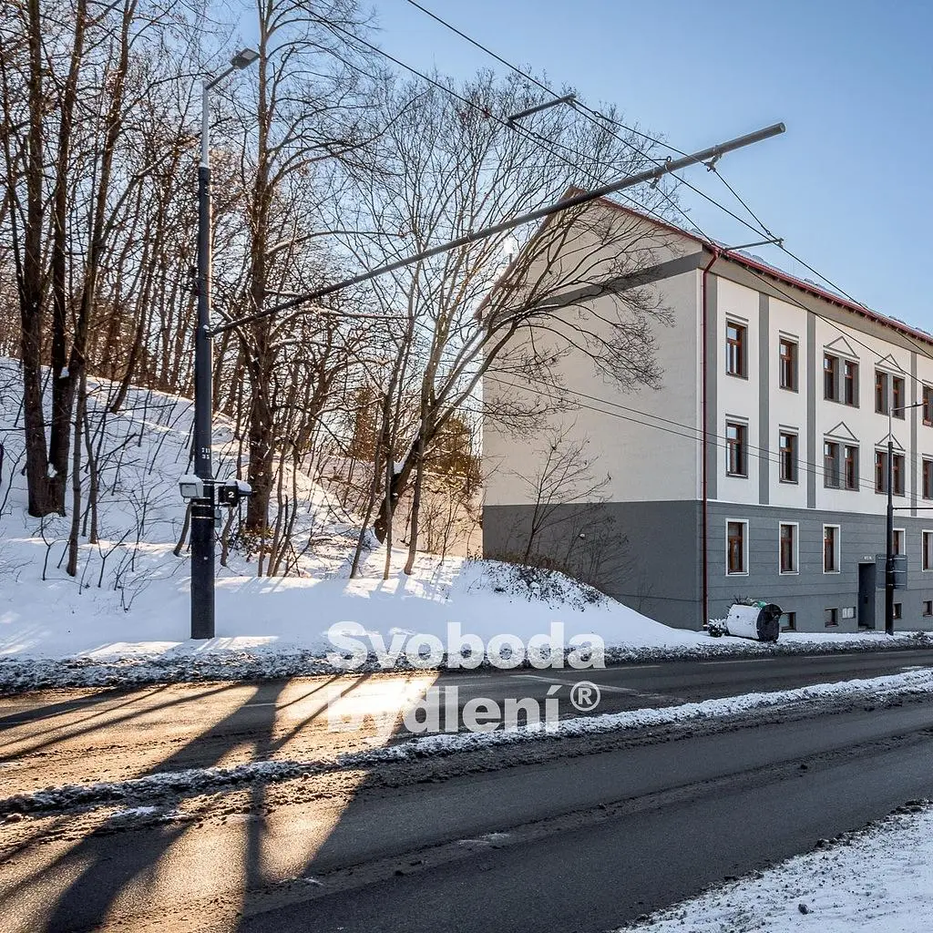 Casa y alrededores; vista