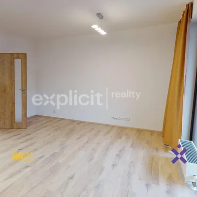 Schlafzimmer; holzboden, tageslicht