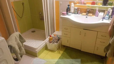 Badezimmer; fliesenboden, tageslicht, renoviert