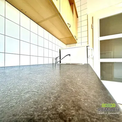 Mutfak; mutfak aletleri, fayans zemin, tadilatlı, doğal ışık