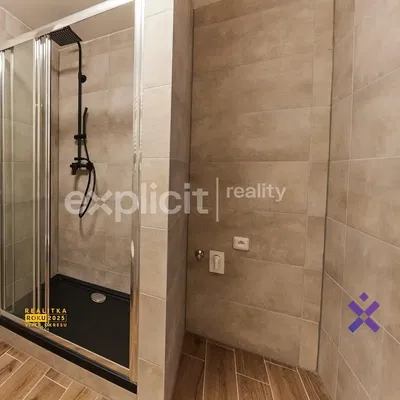 Badezimmer; fliesenboden, renoviert, tageslicht