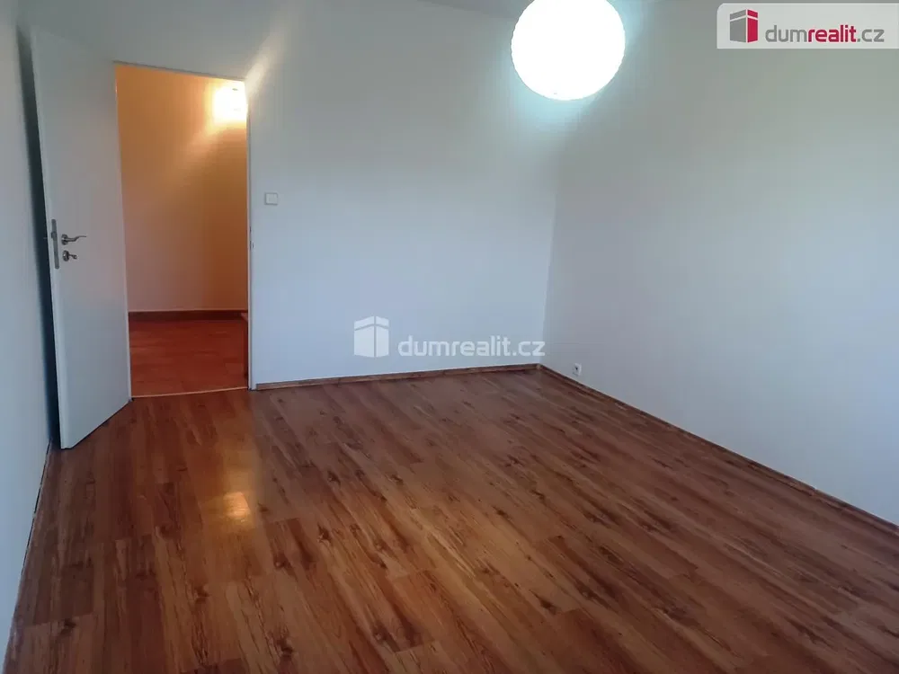 Chambre; parquet, lumière naturelle