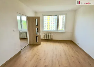 Schlafzimmer; holzboden, tageslicht, blick