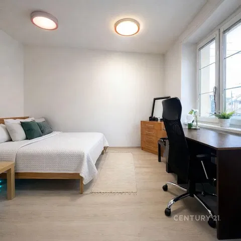 Spavaća soba; prirodna svjetlost, moderan stil