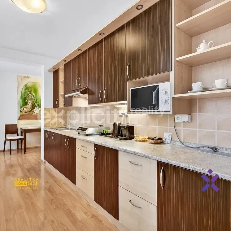 Küche; küchengeräte, tageslicht, moderner stil