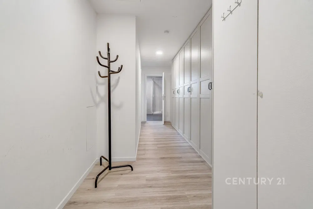 Garderobe; holzboden, renoviert