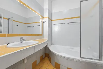 Badezimmer; fliesenboden