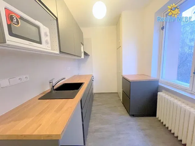 Keuken; keukenapparatuur, natuurlijk licht