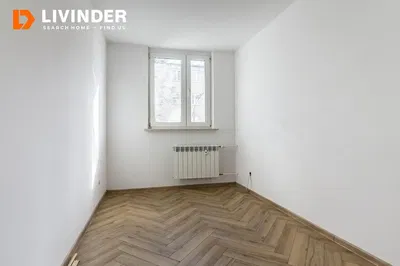 Yatak odası; ahşap zemin, doğal ışık, manzara