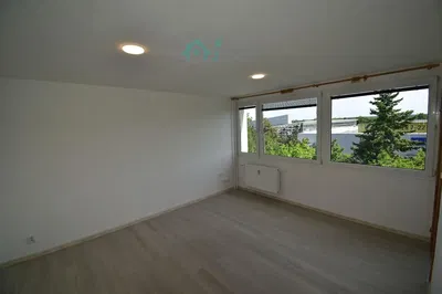 Wohnzimmer; blick, holzboden, tageslicht