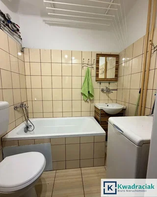 Kupaonica; pločice, potrebna renovacija