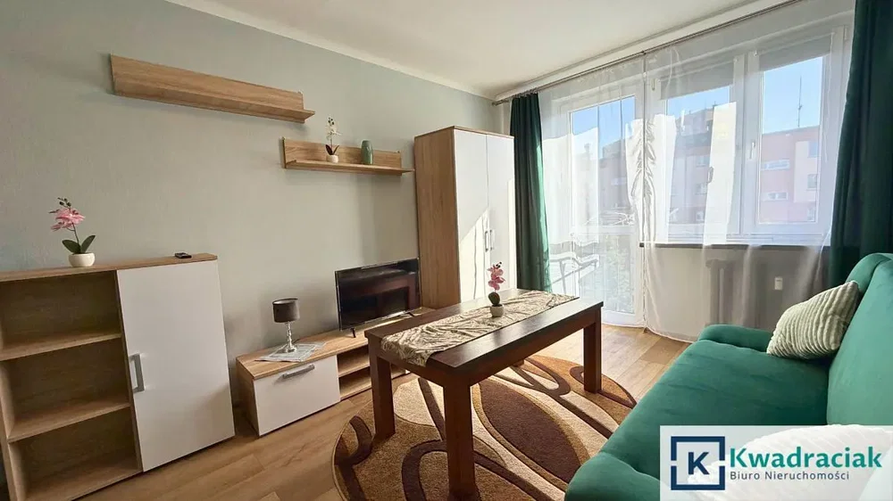 Dnevna soba; prirodno svjetlo, moderni stil, drveni pod