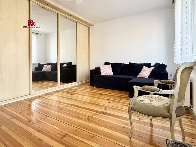 Salon; parquet, lumière naturelle