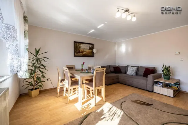 Salon; lumière naturelle, parquet