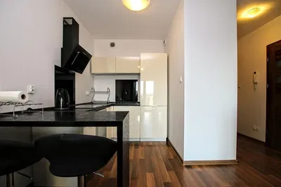 Cuisine; électroménager, parquet, lumière naturelle