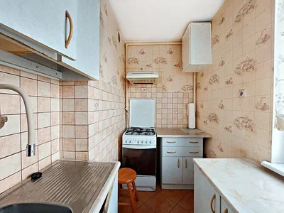 Cuisine; électroménager, carrelage, nécessite rénovation