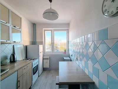 Kuhinja; kuhinjski aparati, prirodno svjetlo, moderni stil