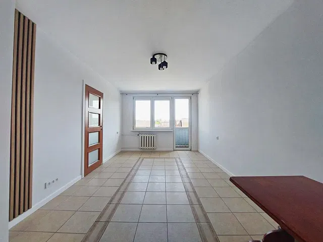 Obývací pokoj; dlažba, přirozené světlo