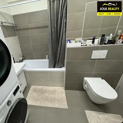 Badezimmer; fliesenboden, renoviert, tageslicht, moderner stil