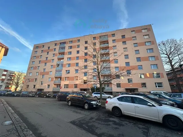 Casa y alrededores; vista
