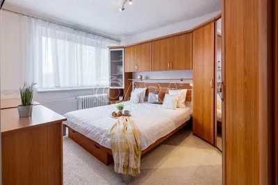 Yatak odası; doğal ışık, modern stil