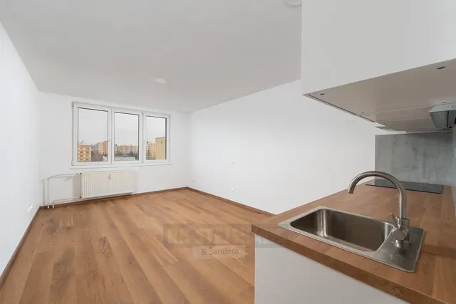 Cuisine; vue, parquet, rénové, lumière naturelle
