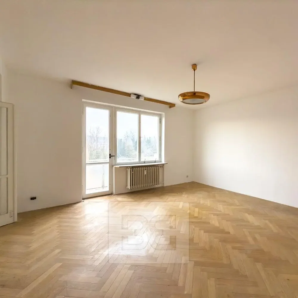 Wohnzimmer; holzboden, tageslicht