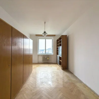 Schlafzimmer; holzboden, tageslicht, blick