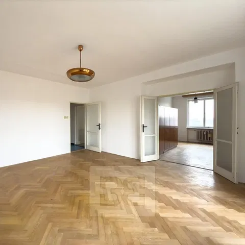 Schlafzimmer; holzboden, tageslicht