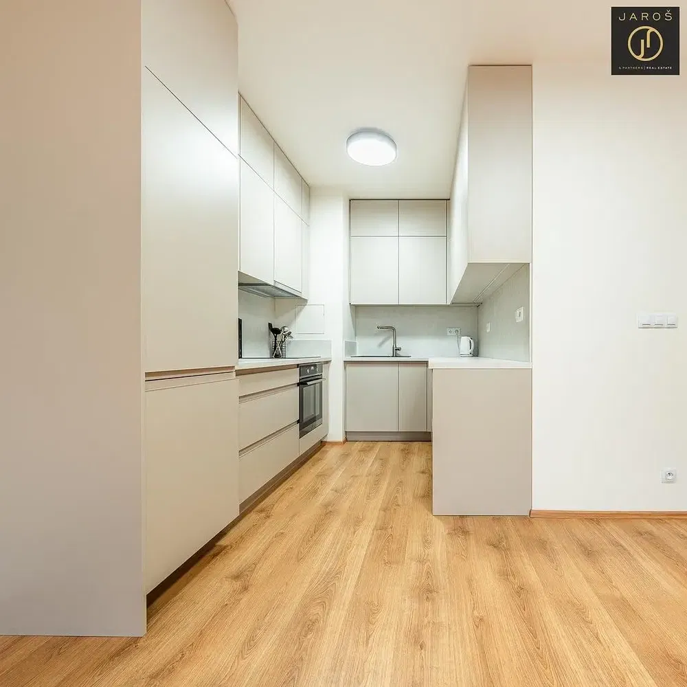 Küche; küchengeräte, holzboden, tageslicht, moderner stil, renoviert