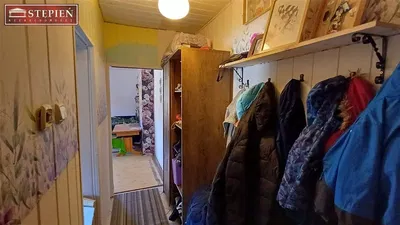 Šatna; dřevěná podlaha, dřevěné trámy