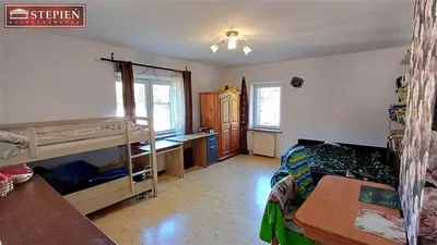 Dětský pokoj; dřevěná podlaha, přirozené světlo