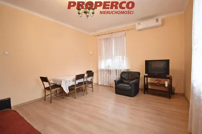 Salon; parquet, lumière naturelle