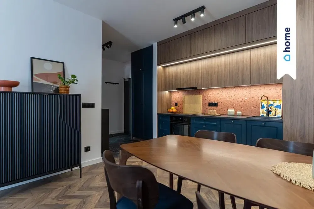 Küche; moderner stil, holzboden, tageslicht